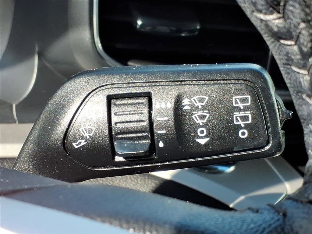 Used 2022 Ford Explorer XLT w/ Equipment Group 202A image 19