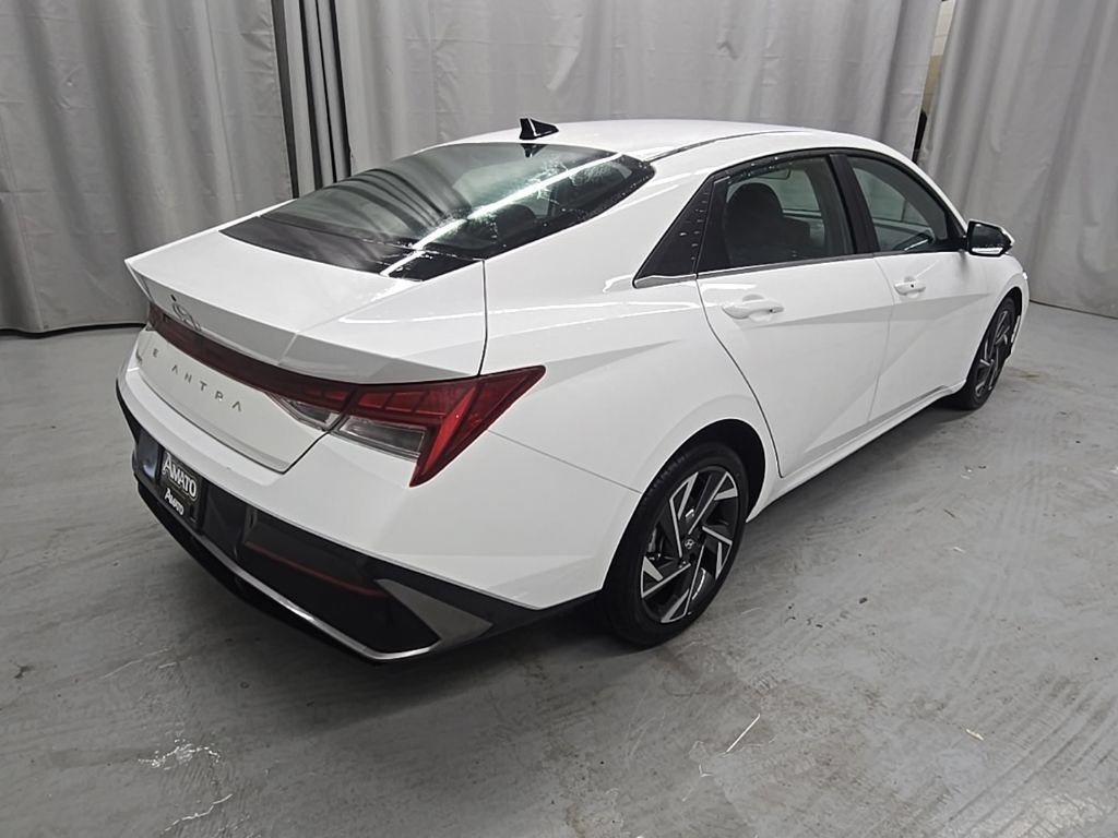 Used 2025 Hyundai Elantra SEL FWD image 7