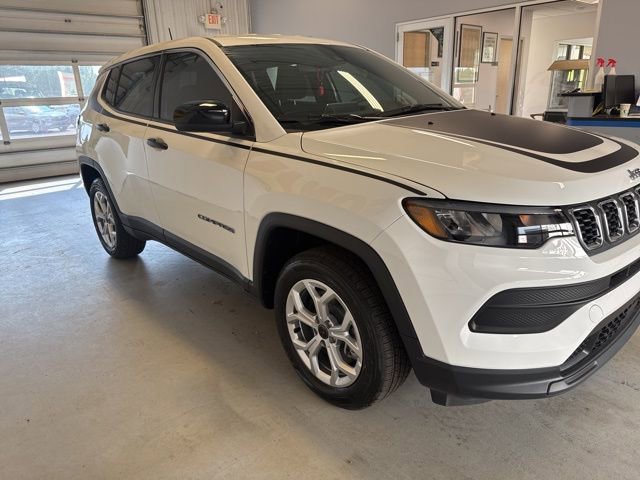 Used 2025 Jeep Compass Sport w/ Mopar Graphics Package image 6