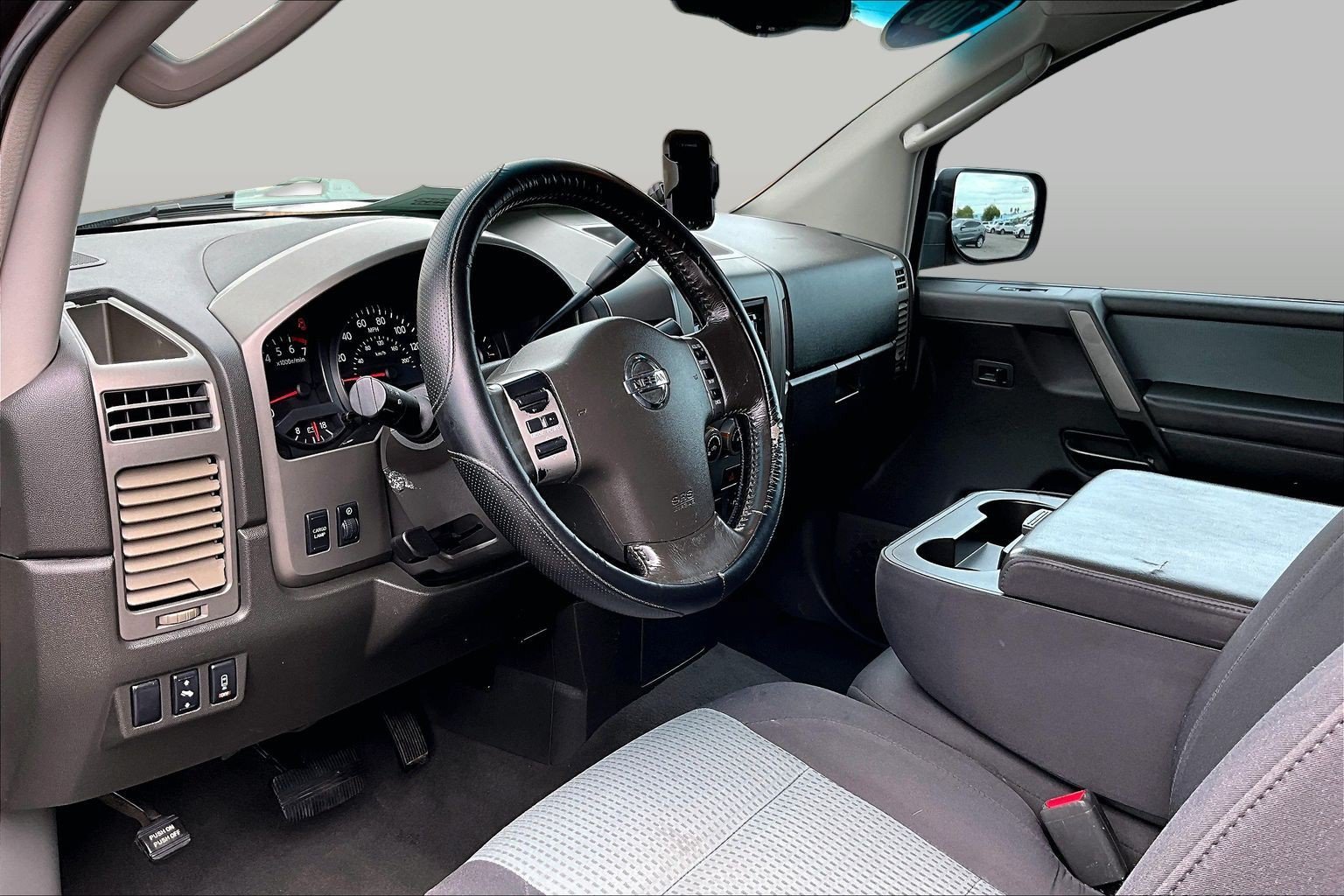 Used 2005 Nissan Titan SE RWD image 12