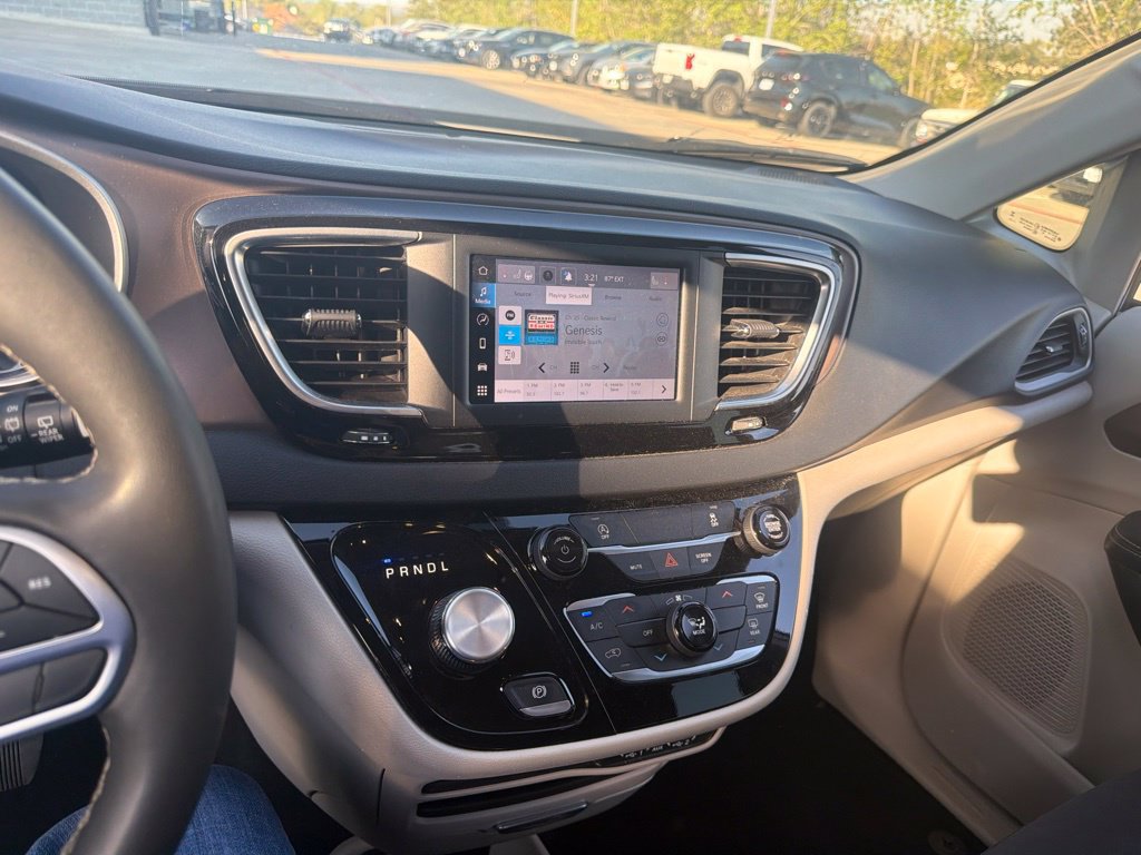 Used 2024 Chrysler Voyager LX FWD image 6