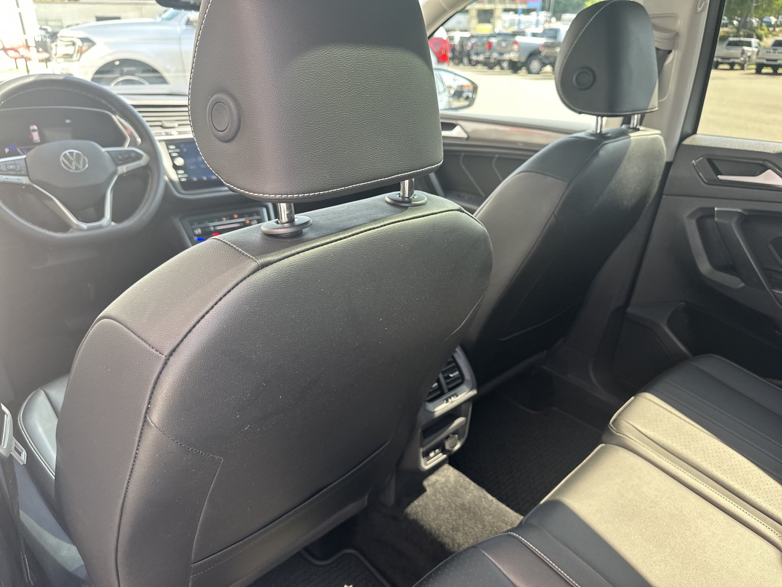 Used 2024 Volkswagen Tiguan SE FWD image 23