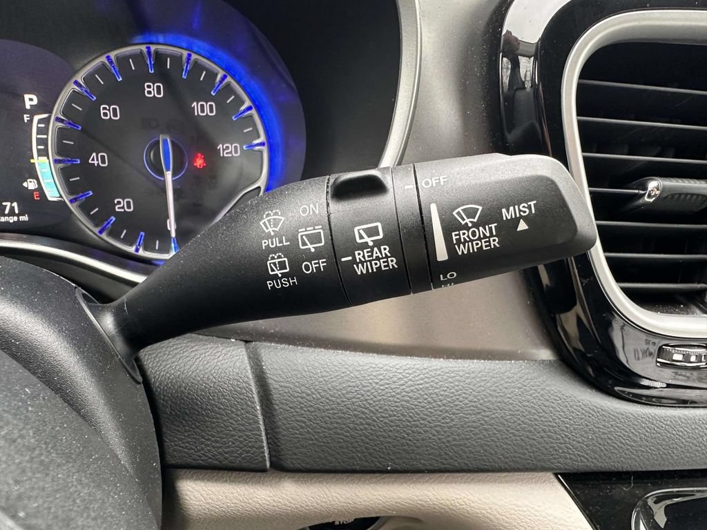 Used 2023 Chrysler Pacifica Touring-L FWD image 20
