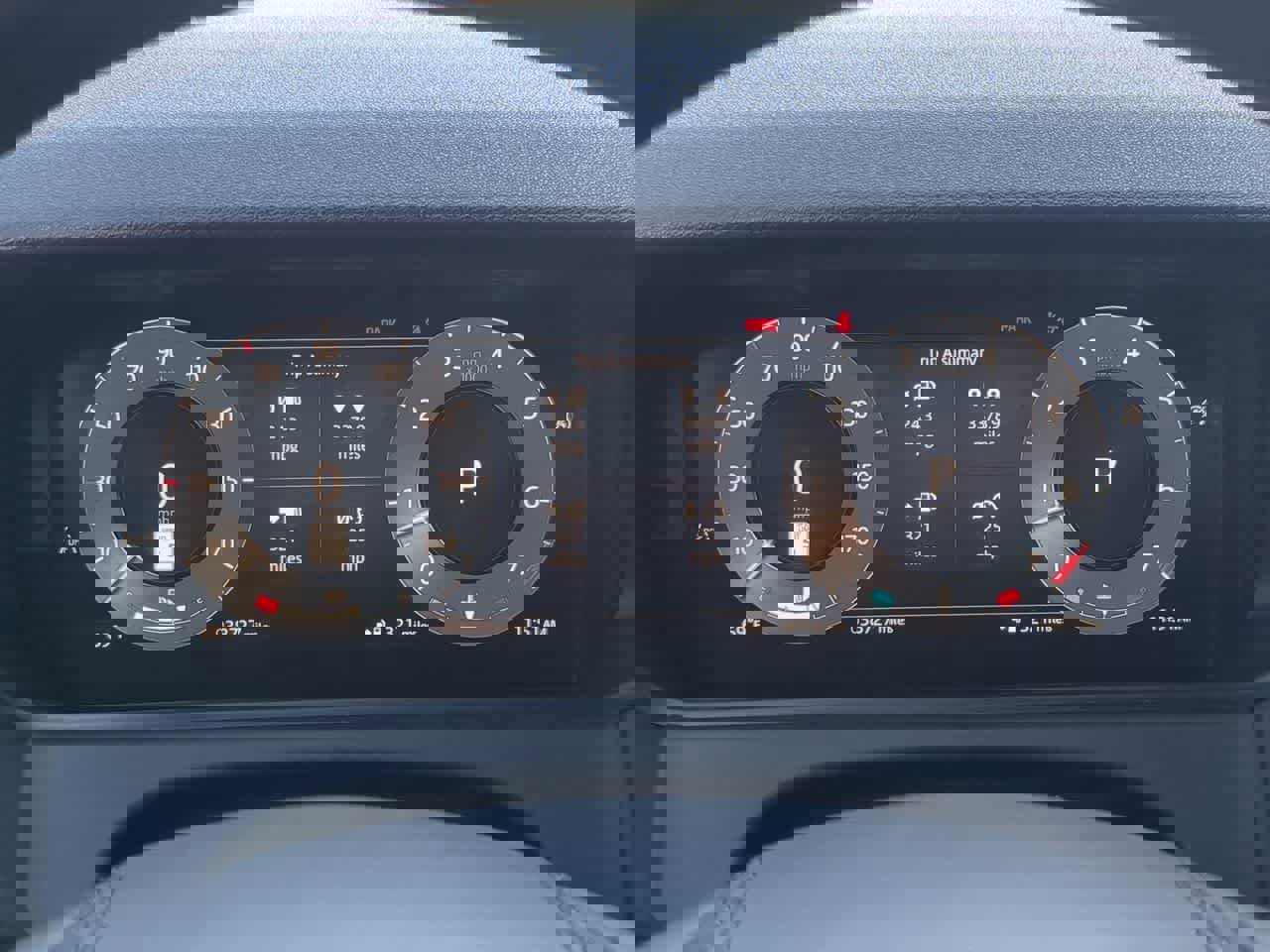 Certified 2025 Land Rover Range Rover Velar Dynamic SE image 33