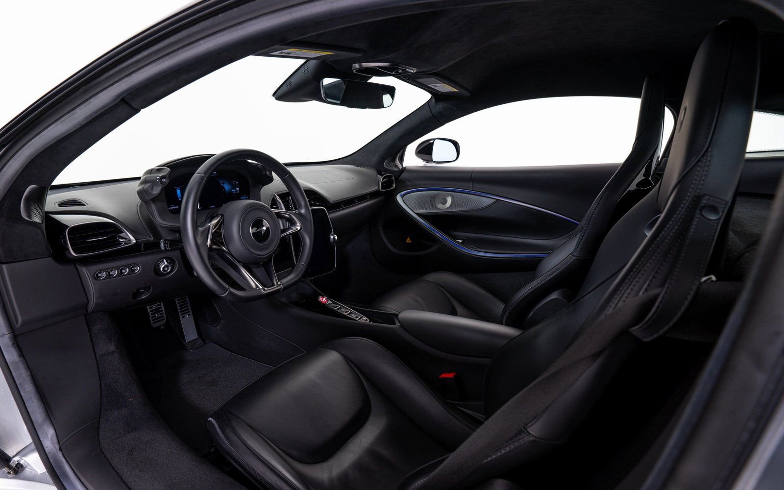 Used 2023 McLaren Artura image 16