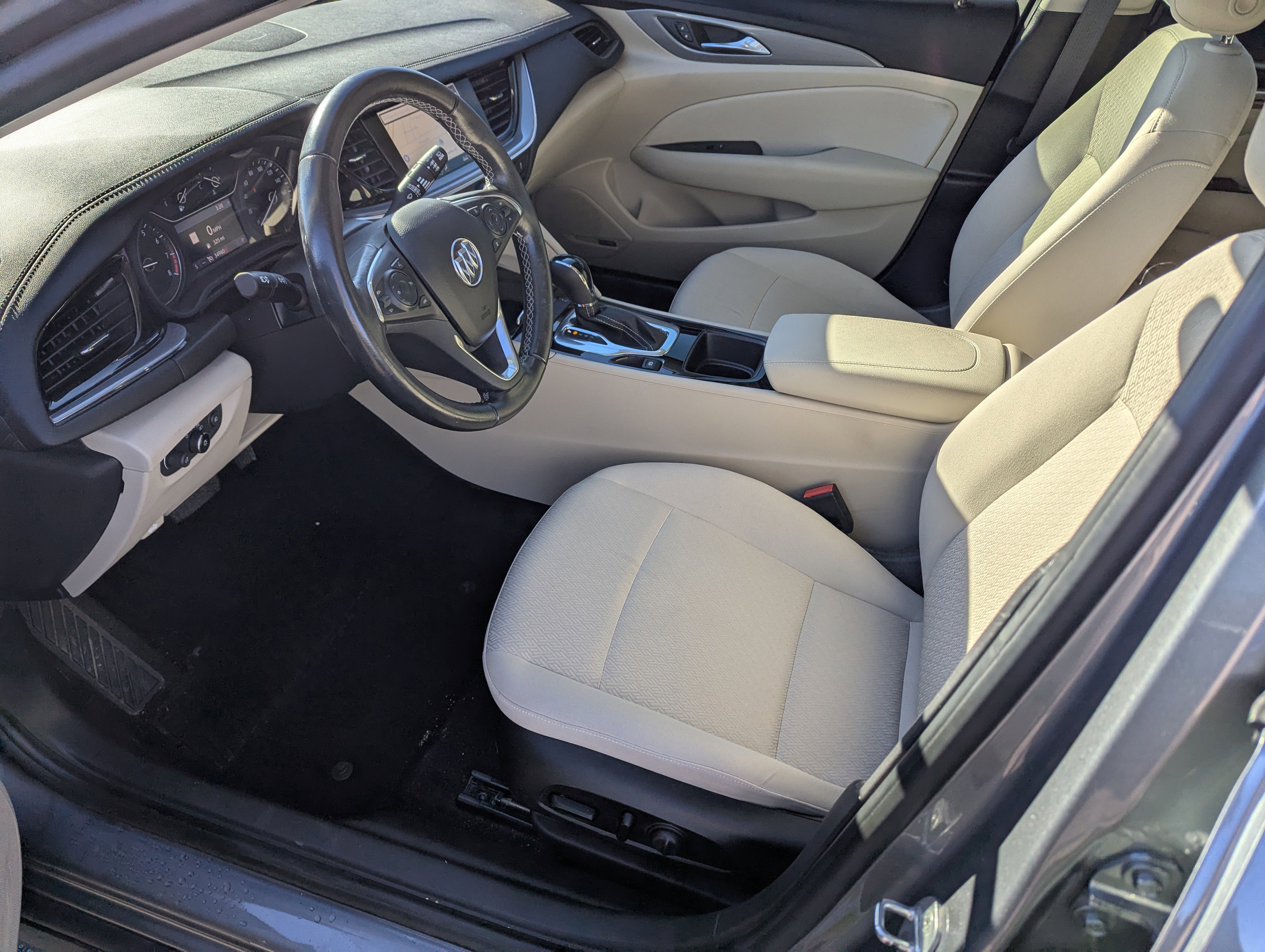 Used 2020 Buick Regal Preferred w/ Sights and Sounds Package image 9