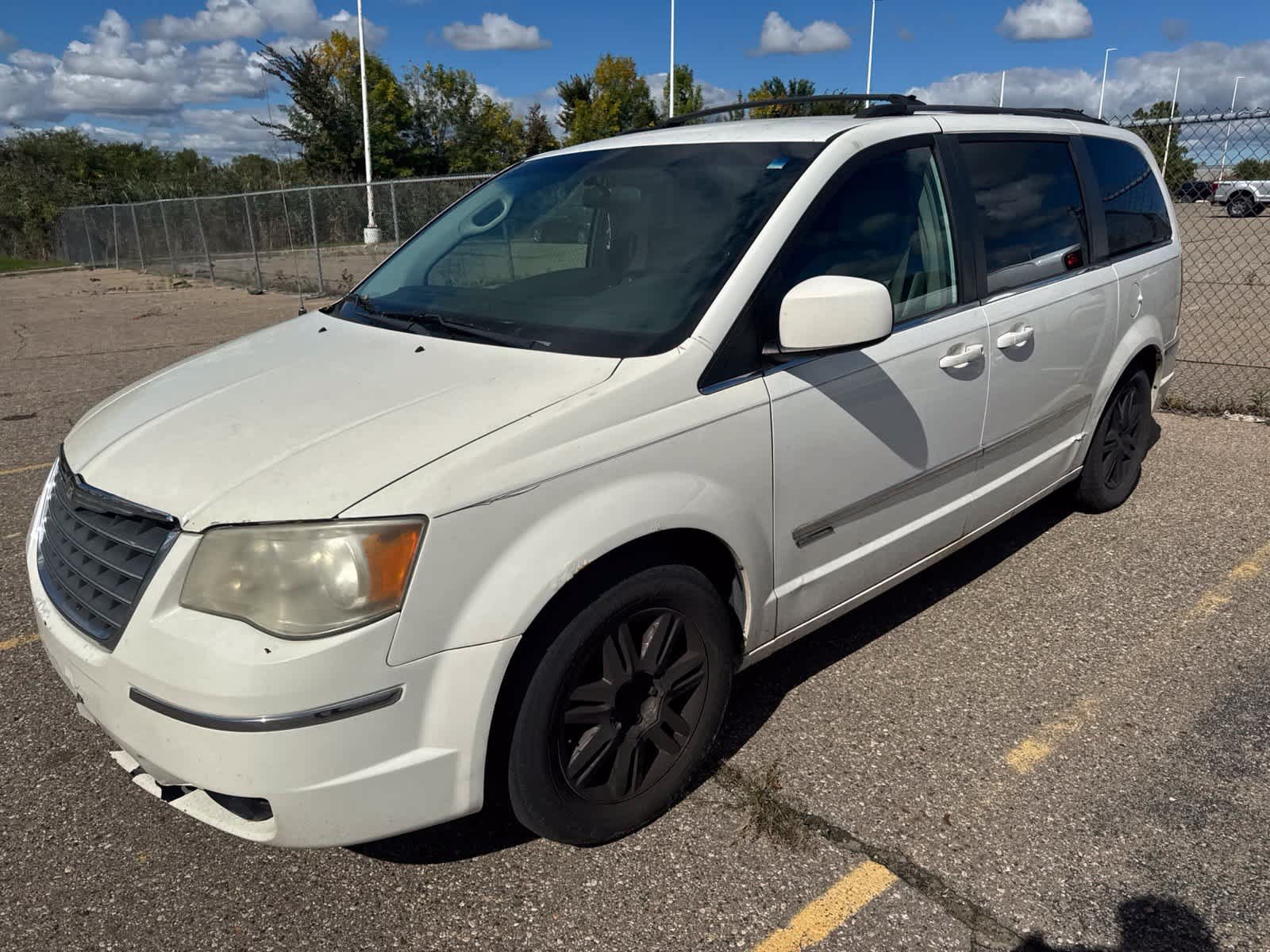 Used 2010 Chrysler Town & Country Touring FWD image 17