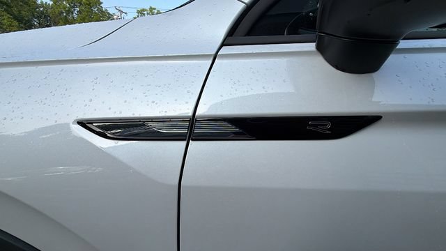 Used 2023 Volkswagen Tiguan SE R-Line AWD/4WD image 10