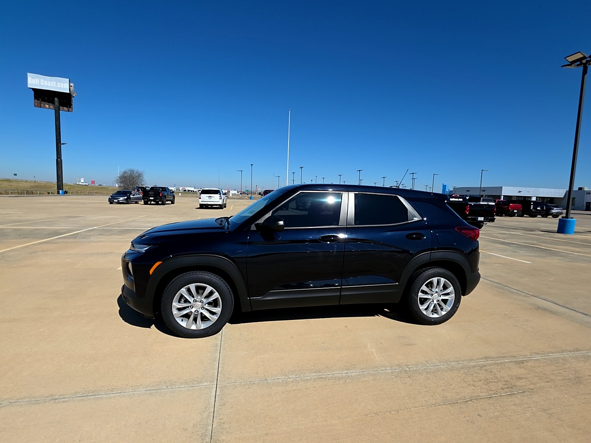 Used 2021 Chevrolet TrailBlazer LS image 2