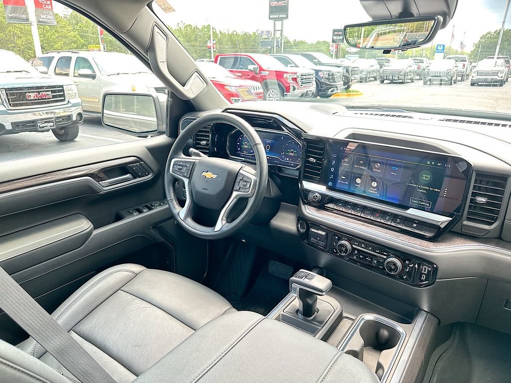 Used 2025 Chevrolet Silverado 1500 LTZ w/ LTZ Premium Package AWD/4WD image 19