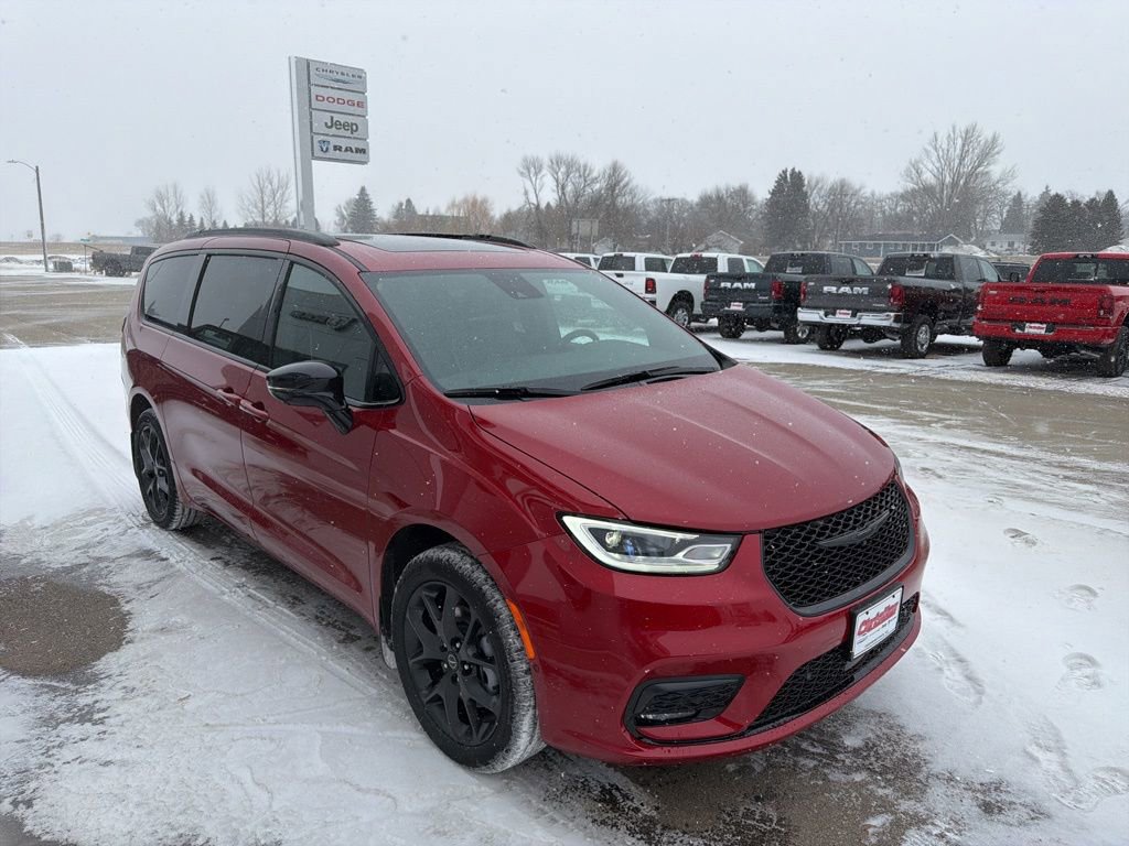 New 2026 Chrysler Pacifica Limited image 4