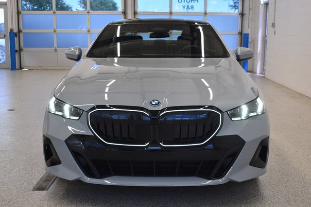 New 2027 BMW 550e xDrive w/ Premium Package AWD/4WD image 3