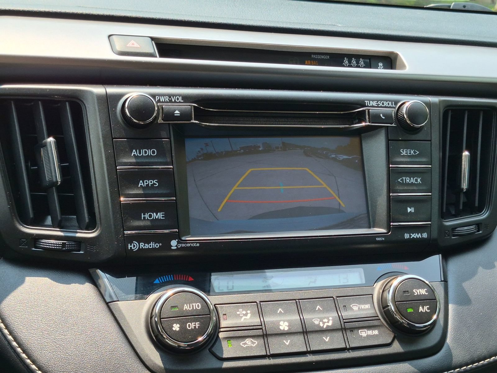 Used 2017 Toyota RAV4 XLE AWD/4WD image 18