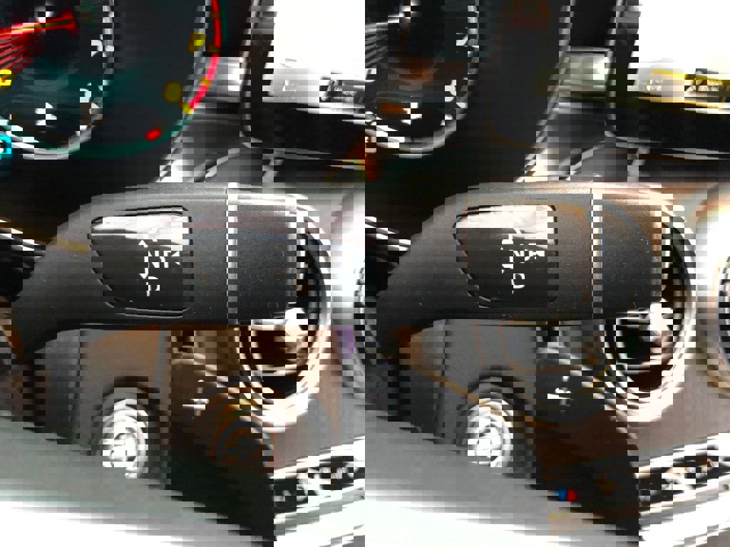 Used 2022 Mercedes-Benz GLC 300 4MATIC w/ Driver Assistance Package image 23