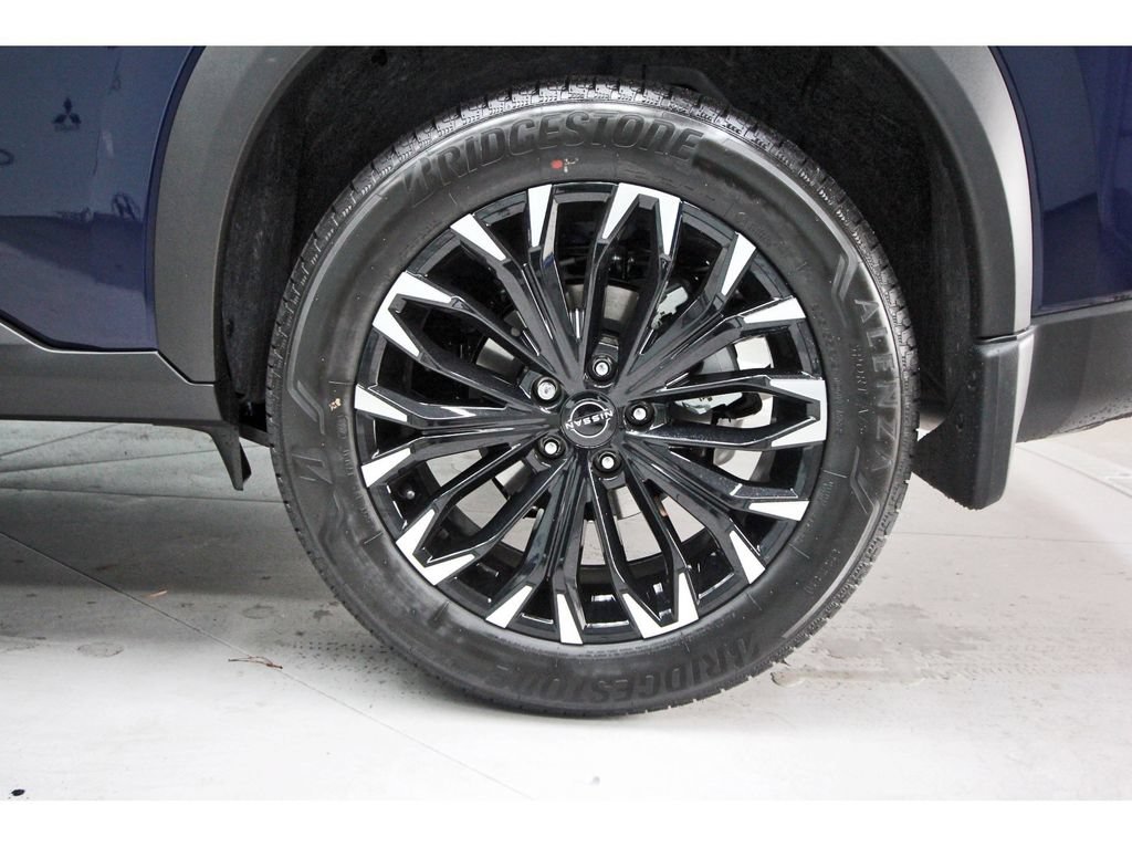 New 2026 Nissan Rogue Dark Armor FWD image 6
