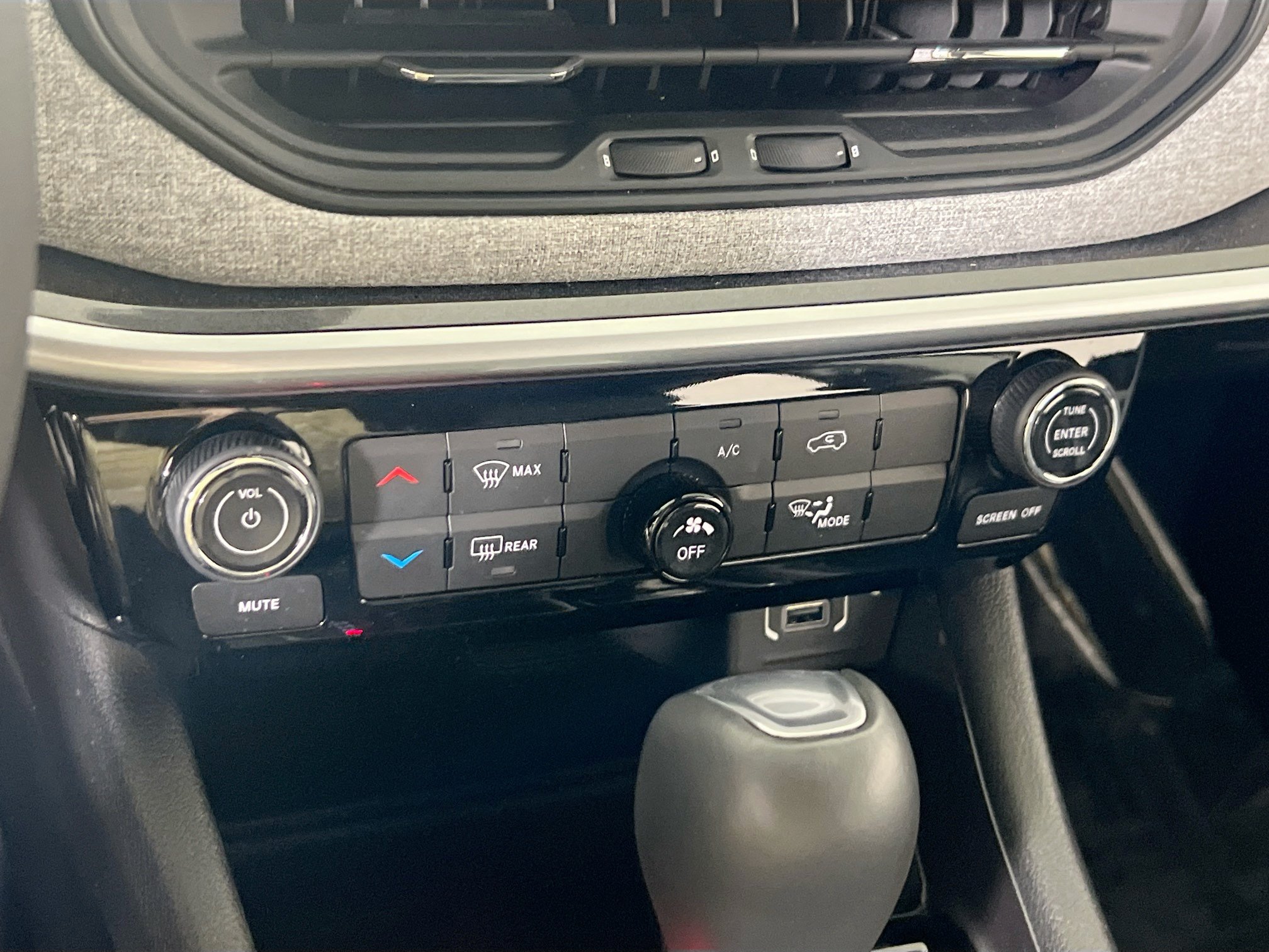 Used 2022 Jeep Compass Latitude AWD/4WD image 15