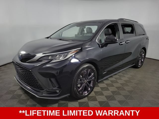 Used 2021 Toyota Sienna XSE w/ XSE Plus Package FWD image 3