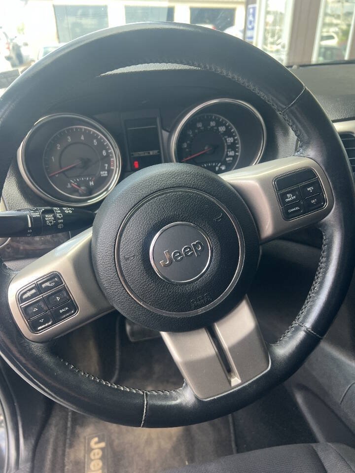 Used 2012 Jeep Grand Cherokee Laredo w/ Laredo E Group AWD/4WD image 10