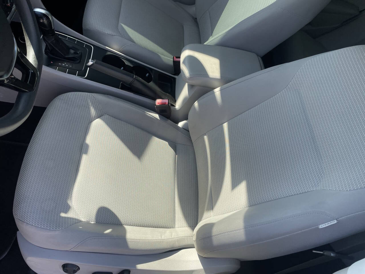 Used 2018 Volkswagen Passat 2.0T S FWD image 19