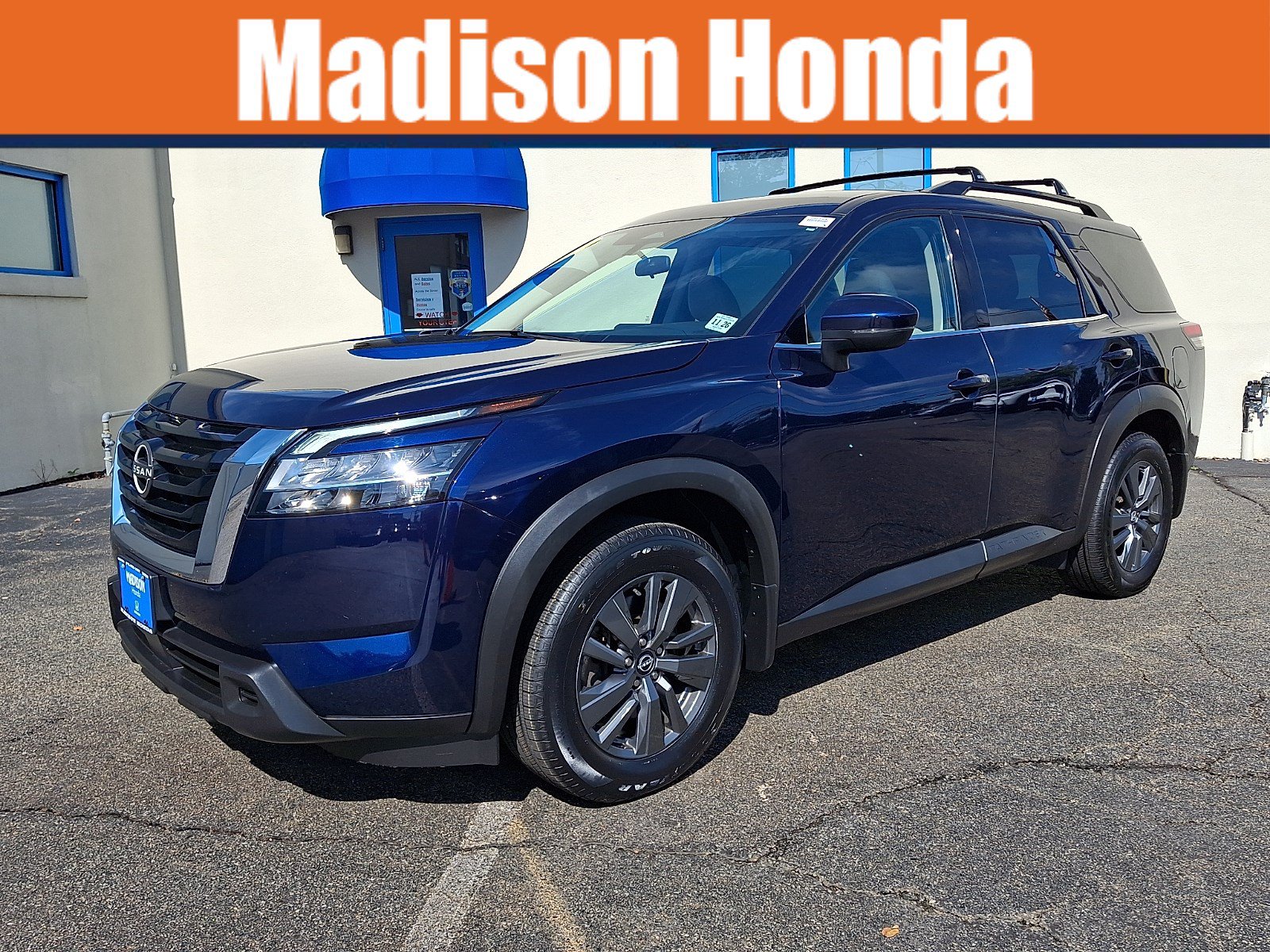 Used 2022 Nissan Pathfinder SV AWD/4WD image 1