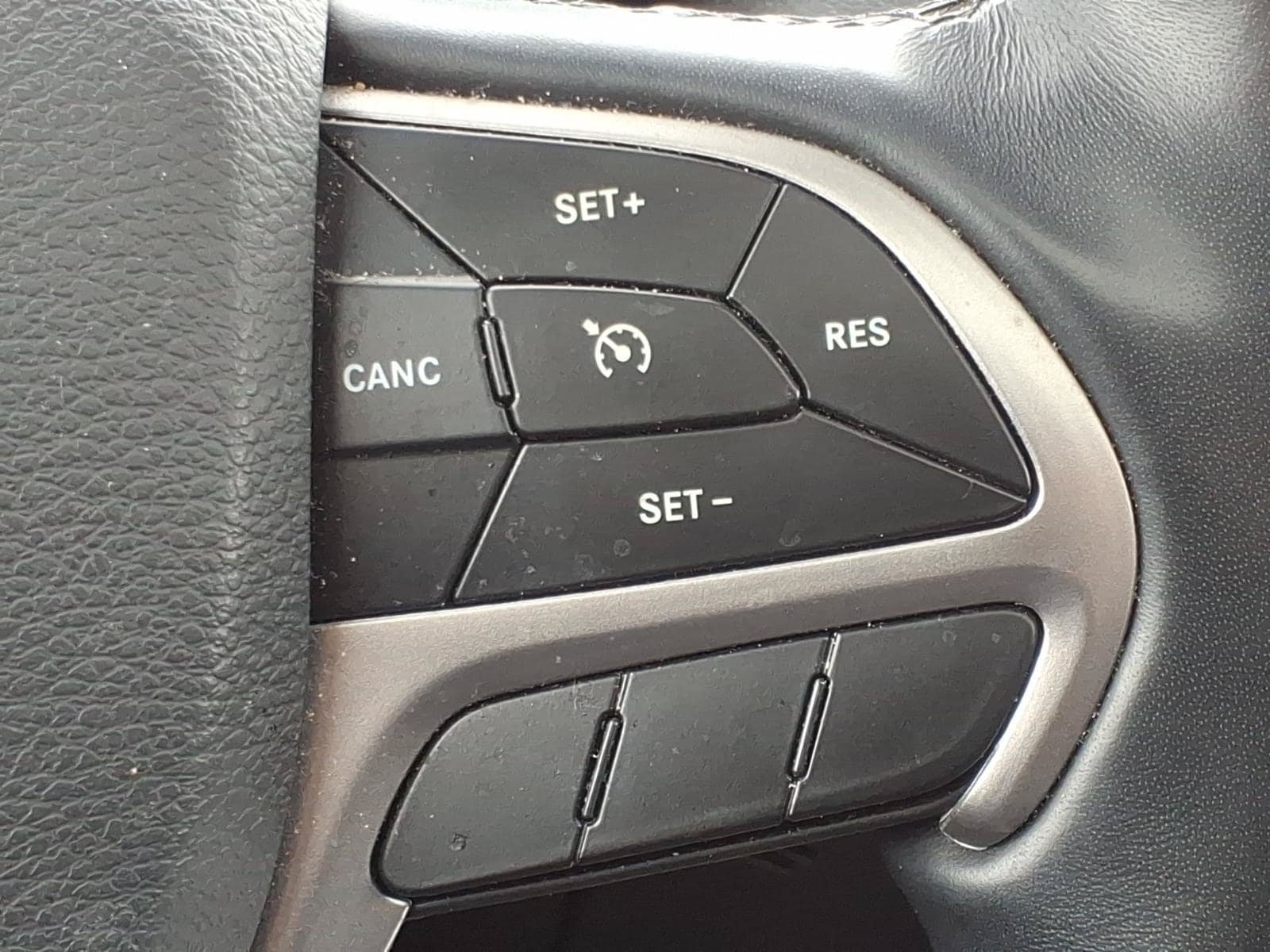 Used 2022 Jeep Grand Cherokee Limited AWD/4WD image 18