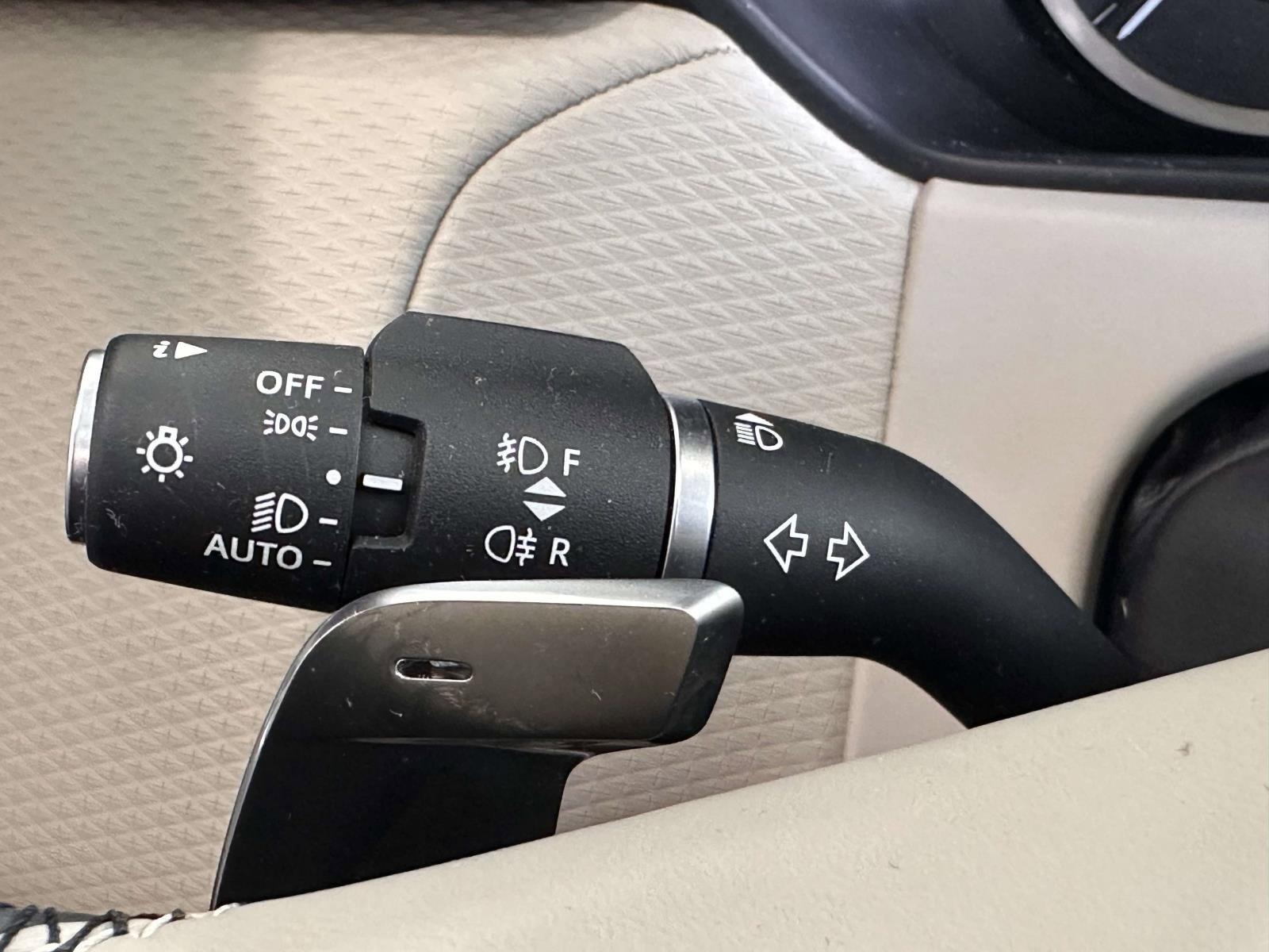 Used 2023 Land Rover Range Rover Velar S AWD/4WD image 26