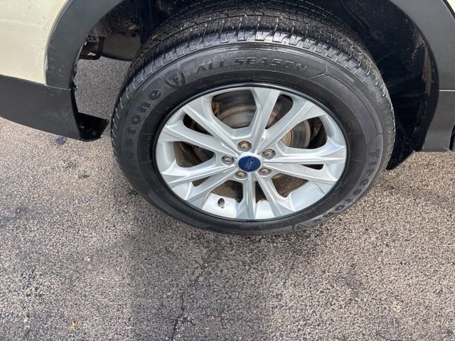 Used 2017 Ford Escape SE w/ Equipment Group 201A AWD/4WD image 43