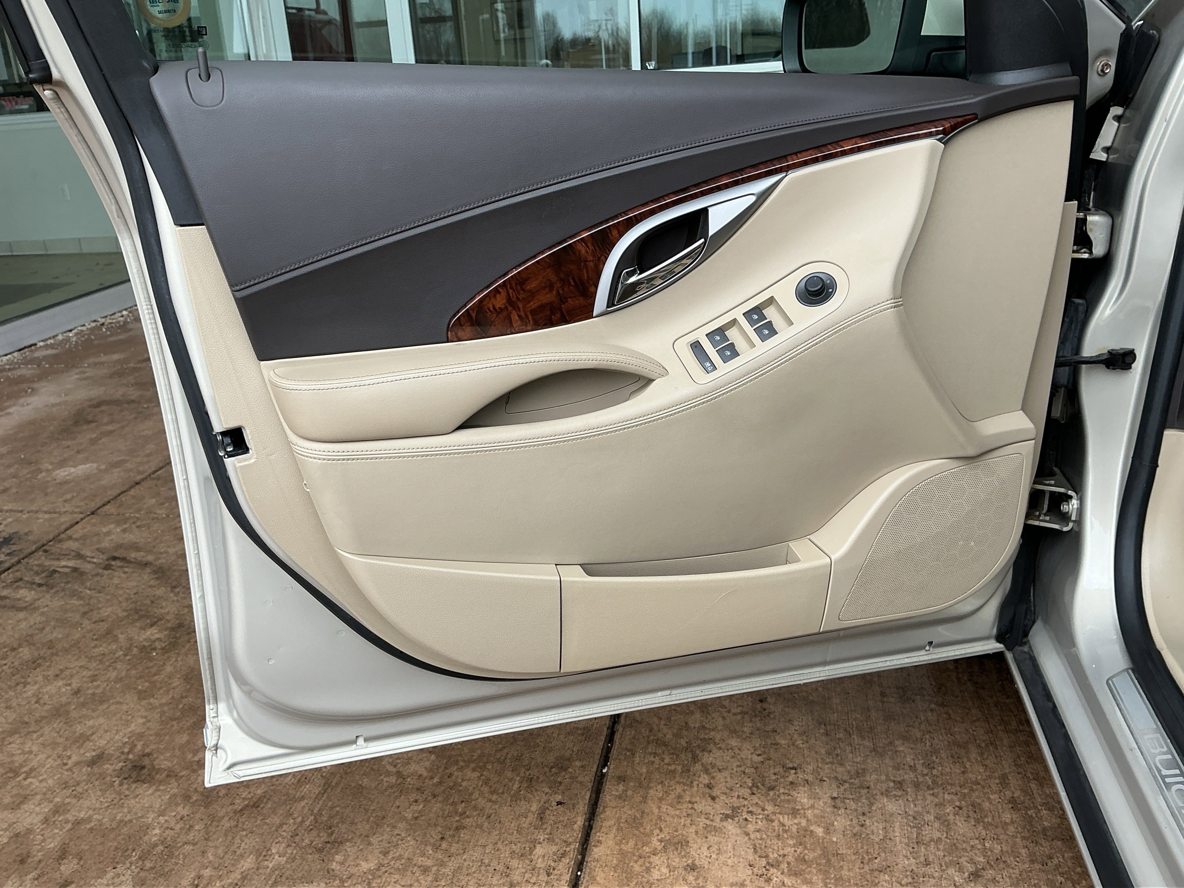 Used 2010 Buick LaCrosse CX image 14