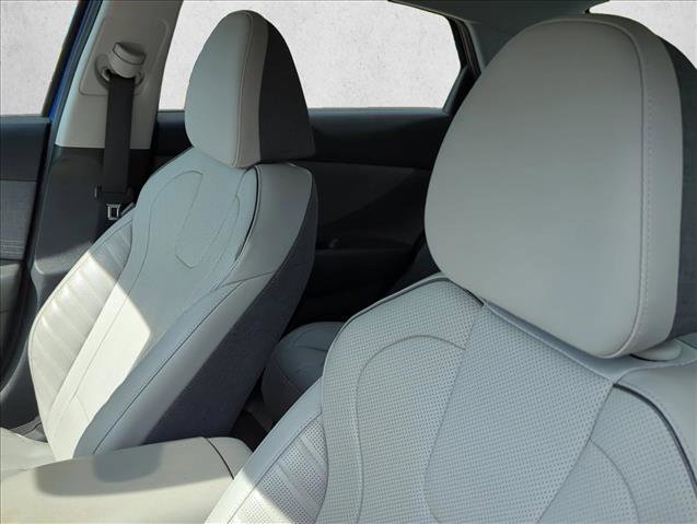 Certified 2021 Hyundai Elantra Limited image 17