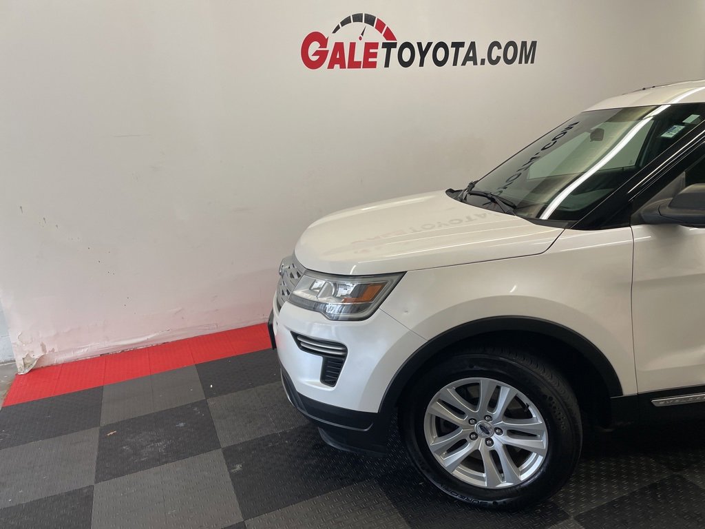 Used 2019 Ford Explorer XLT image 3