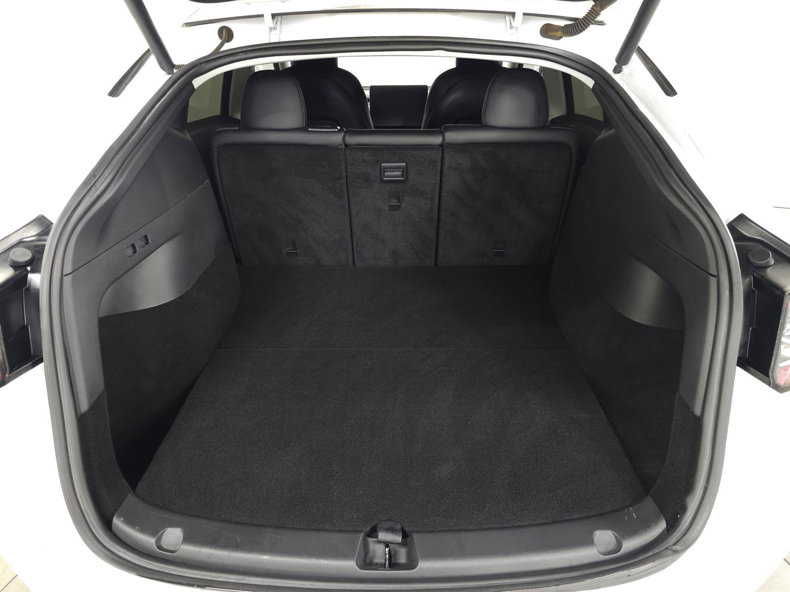 Used 2020 Tesla Model Y Long Range image 8