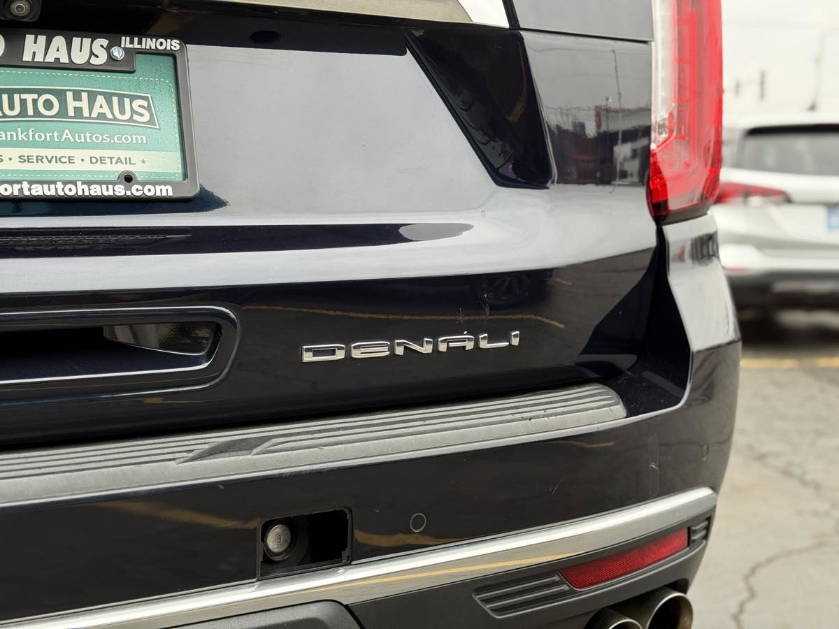 Used 2021 GMC Yukon XL Denali image 11