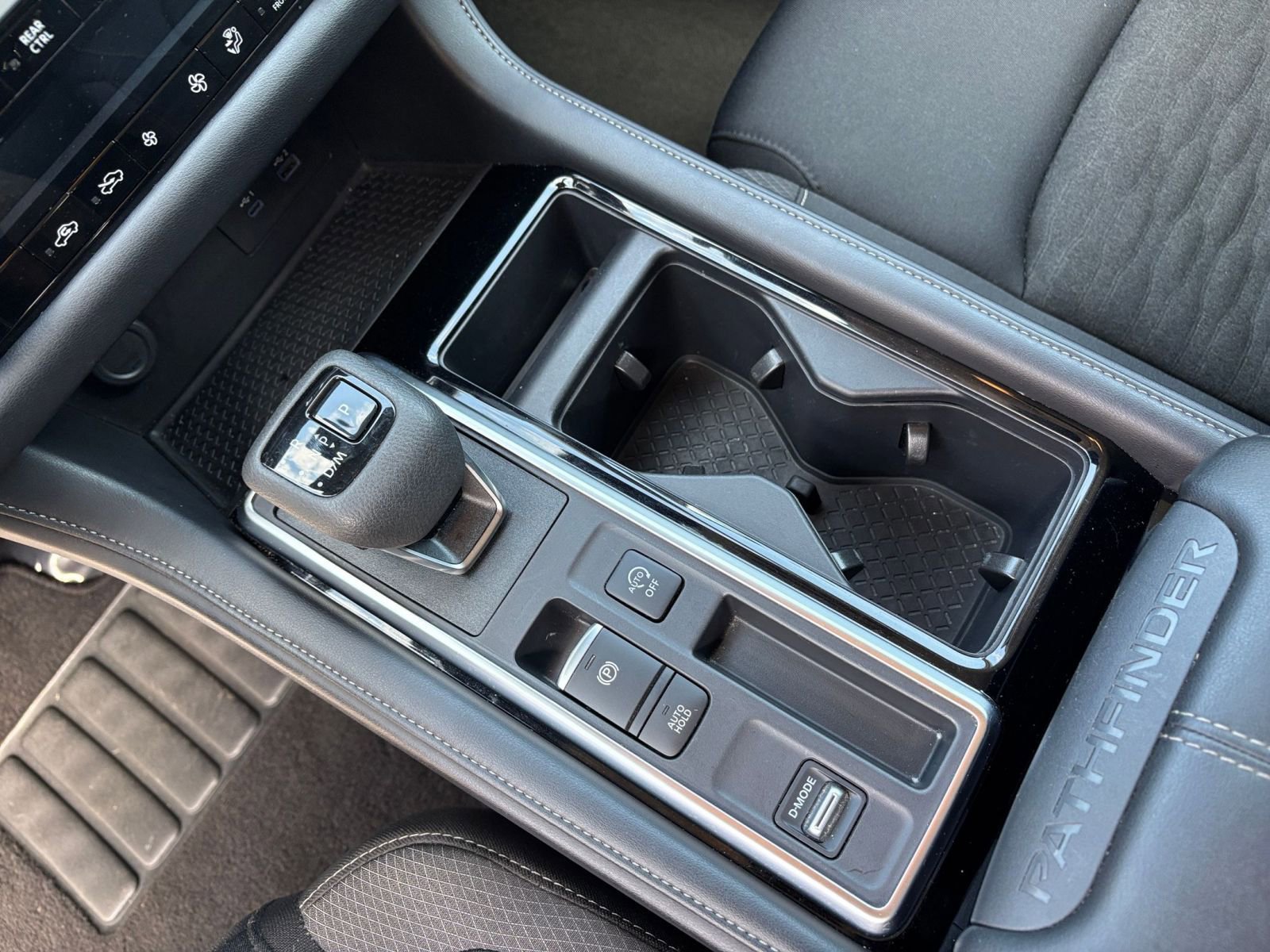 Used 2025 Nissan Pathfinder SV image 47