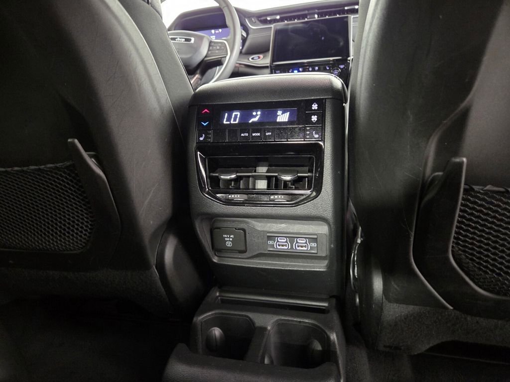 Certified 2024 Jeep Grand Cherokee L Limited w/ Luxury Tech Group II image 30