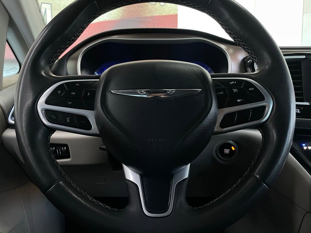 Used 2022 Chrysler Voyager LX image 23