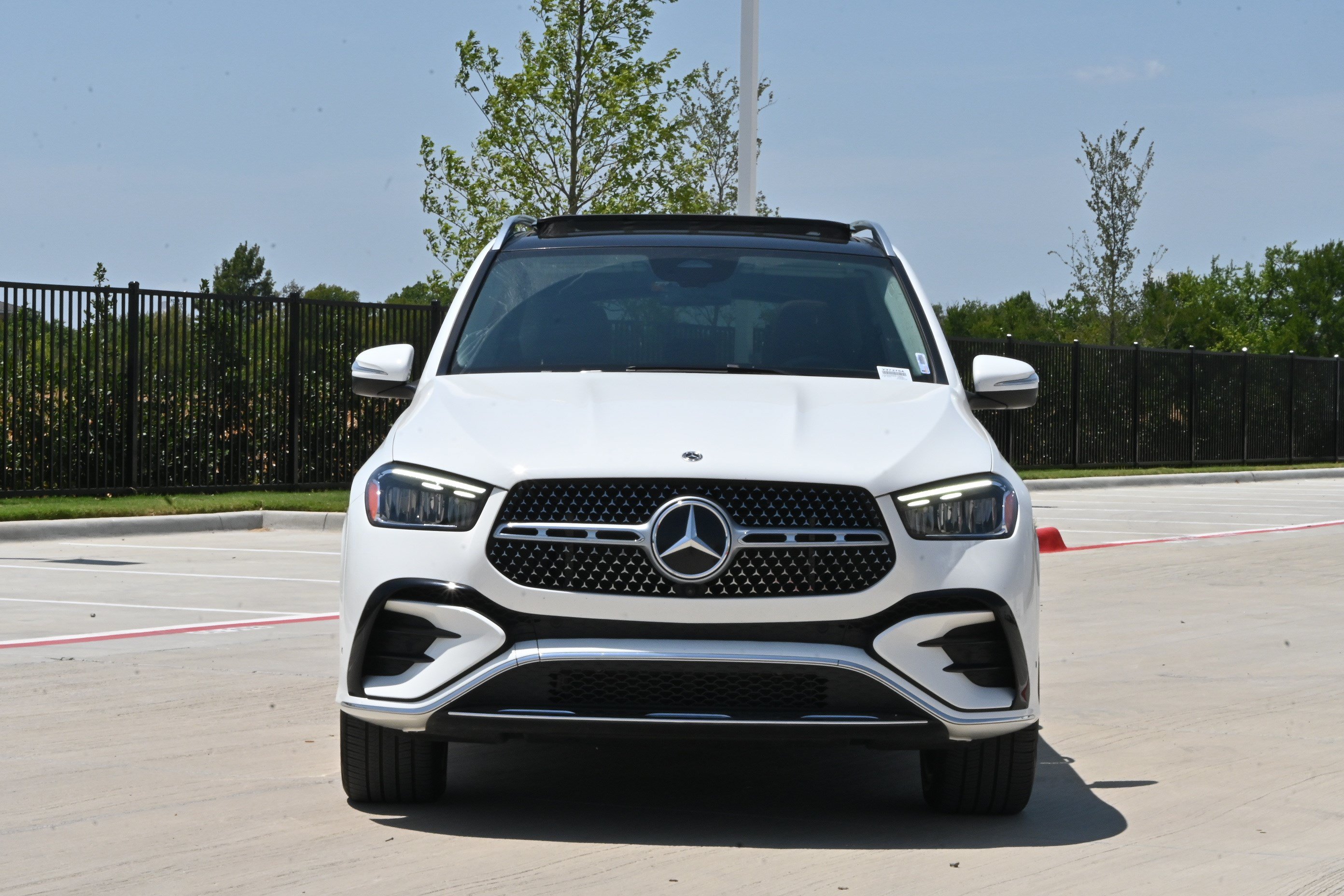 Used 2024 Mercedes-Benz GLE 450 4MATIC image 3