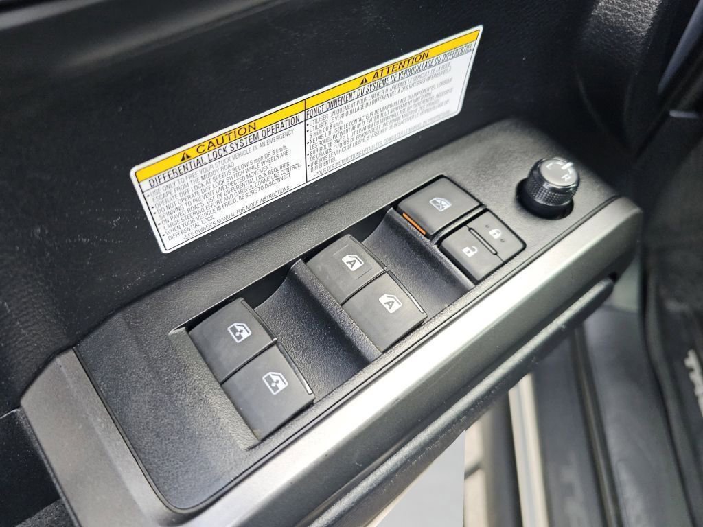Used 2020 Toyota Tacoma TRD Off-Road image 29