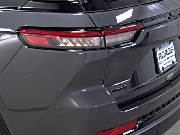 New 2025 Jeep Grand Cherokee 4WD image 10