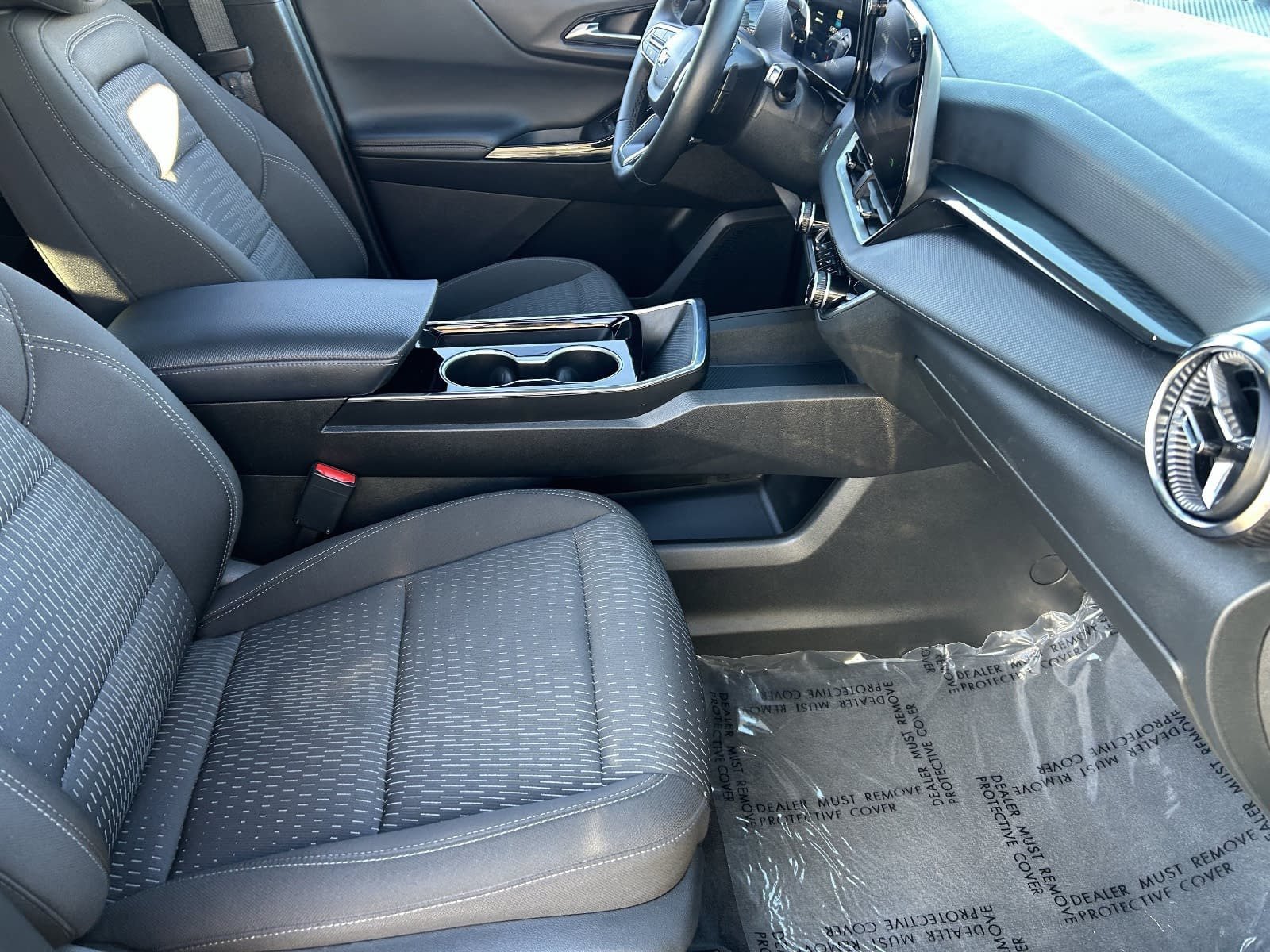 Used 2025 Chevrolet Equinox LT AWD/4WD image 14