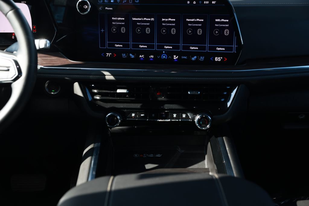 Used 2025 Chevrolet Suburban Premier image 25