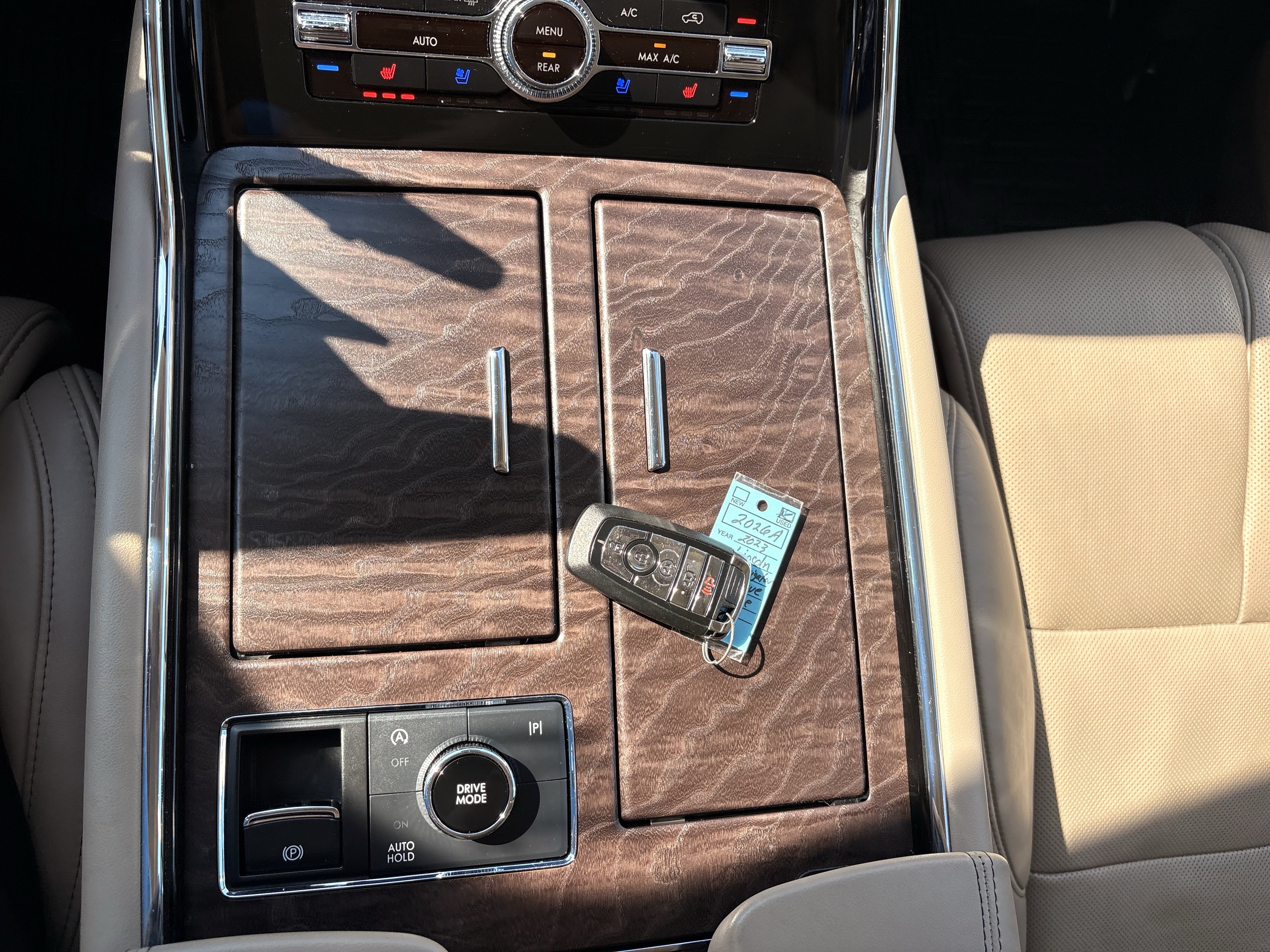 Used 2023 Lincoln Navigator Reserve AWD/4WD image 19