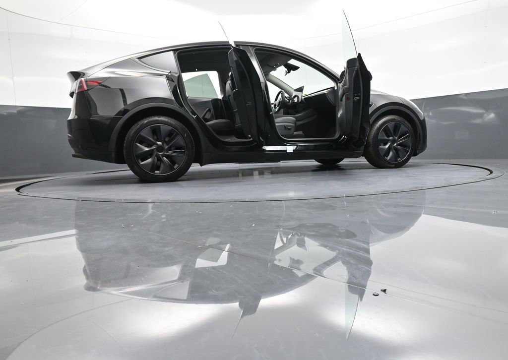 Used 2025 Tesla Model Y Long Range AWD/4WD image 34