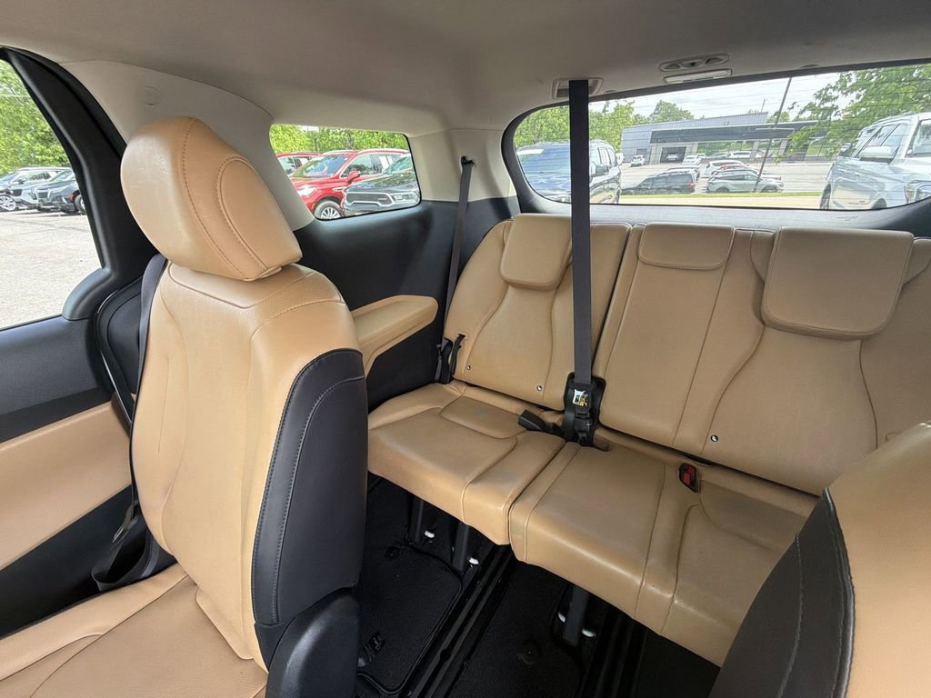 Used 2022 Kia Carnival LX FWD image 23