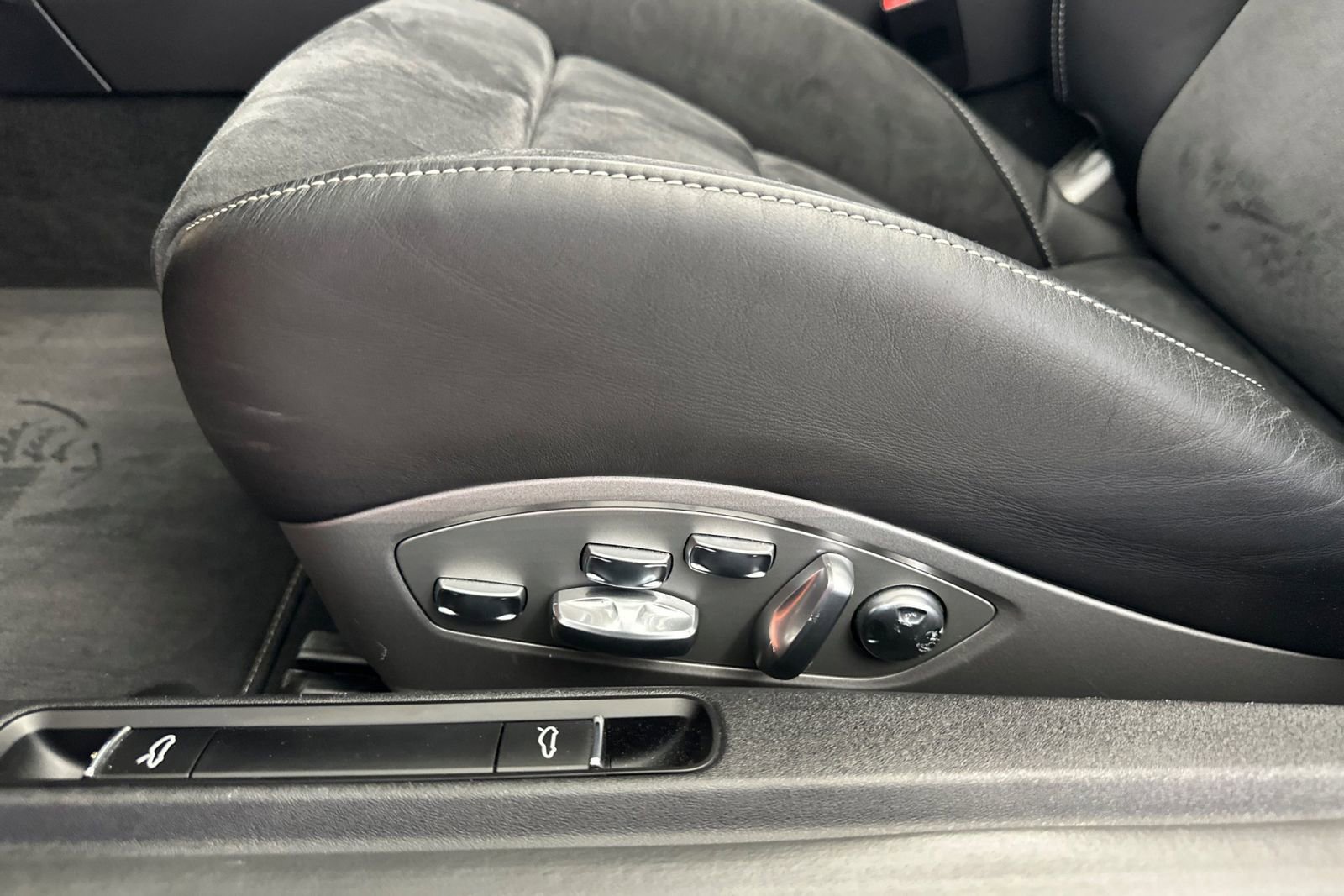 Used 2018 Porsche 911 Targa 4 GTS image 15