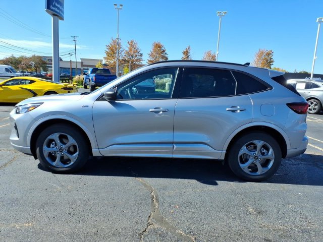 Used 2024 Ford Escape ST-Line w/ Tech Pack #1 AWD/4WD image 6