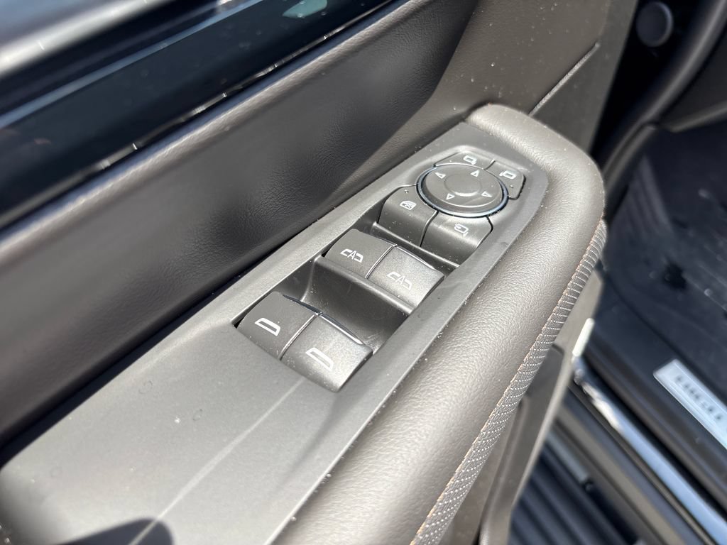 Used 2026 Chevrolet Suburban High Country AWD/4WD image 24