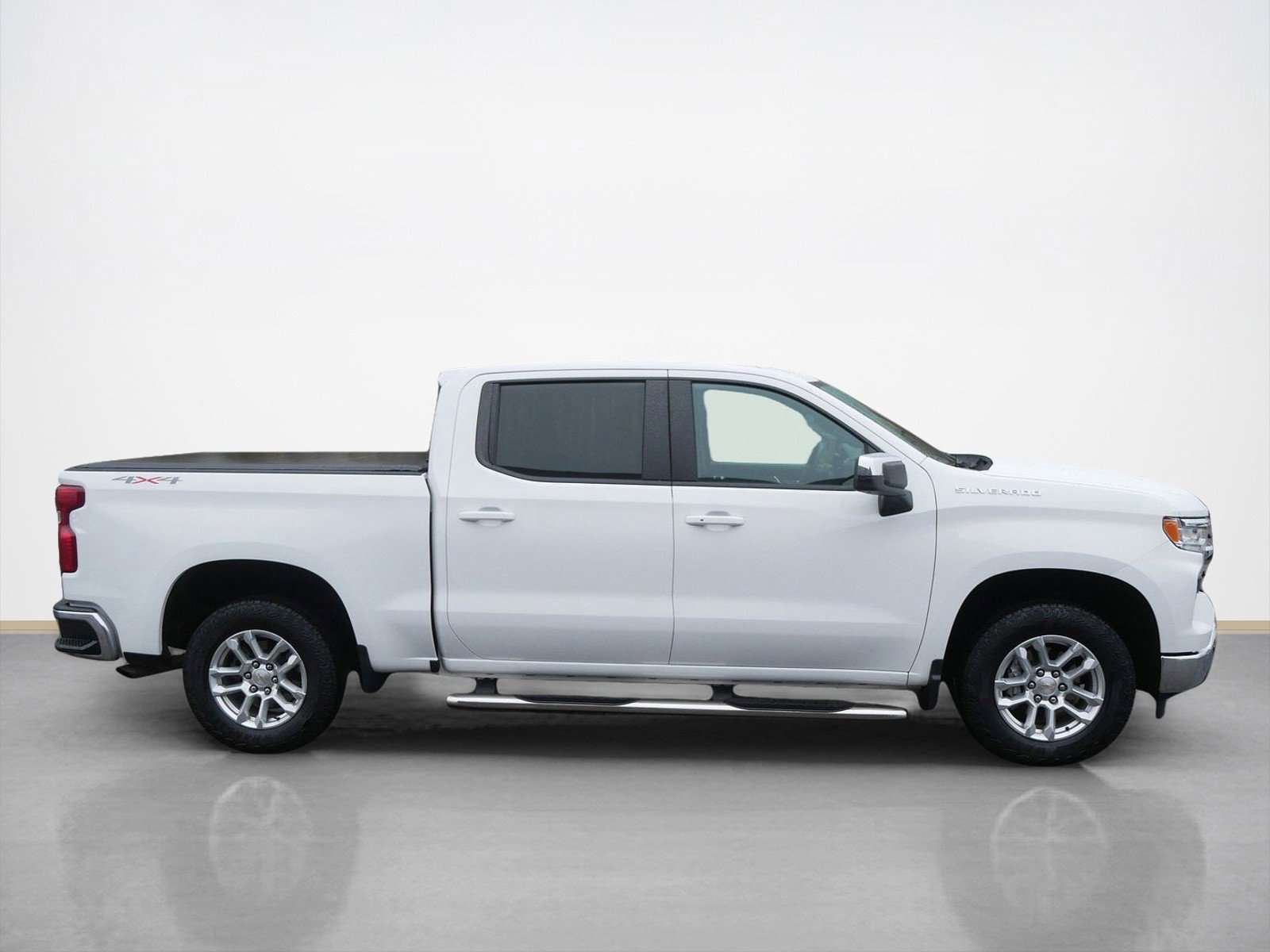 Used 2023 Chevrolet Silverado 1500 LT image 2