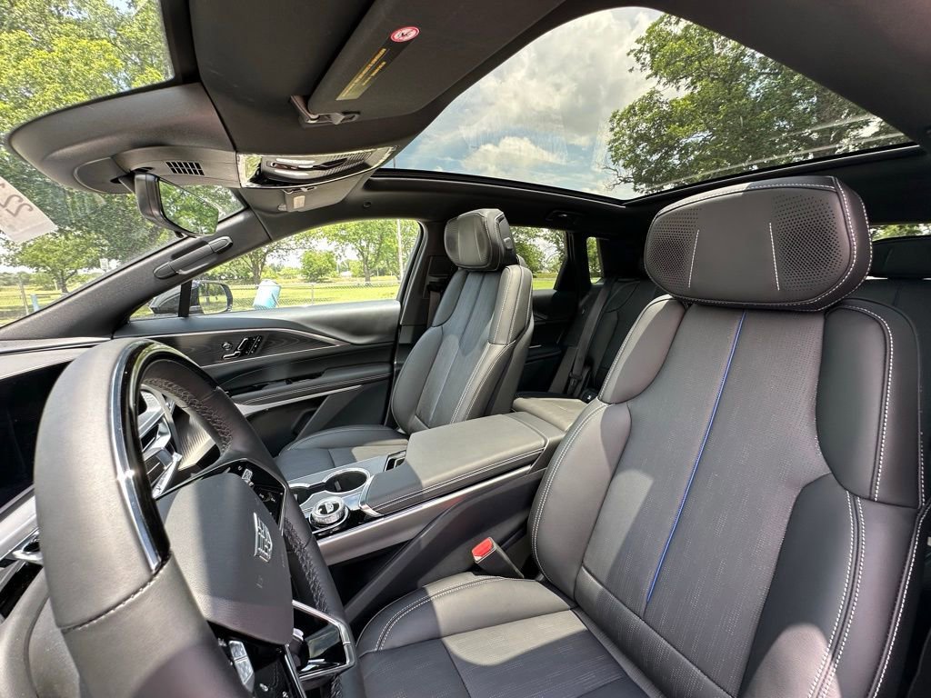 New 2025 Cadillac Lyriq Luxury image 17