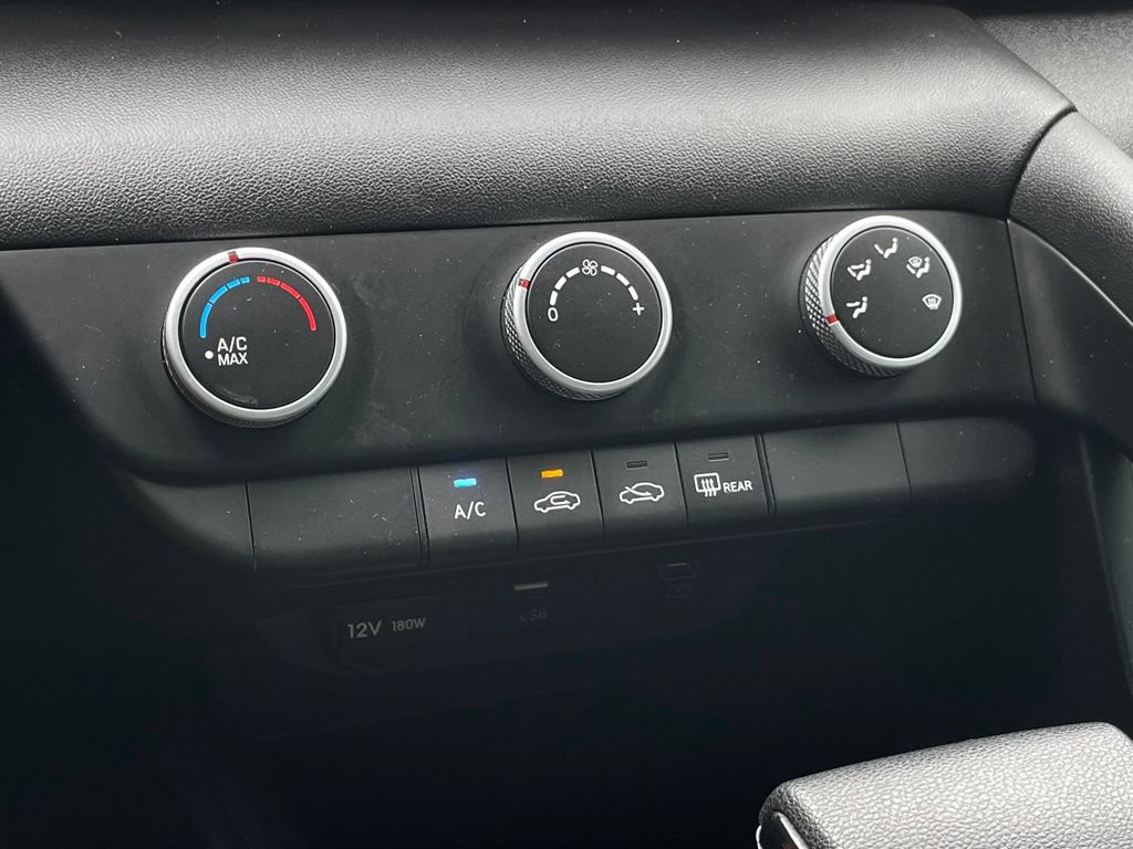 Used 2025 Hyundai Elantra SE FWD image 18