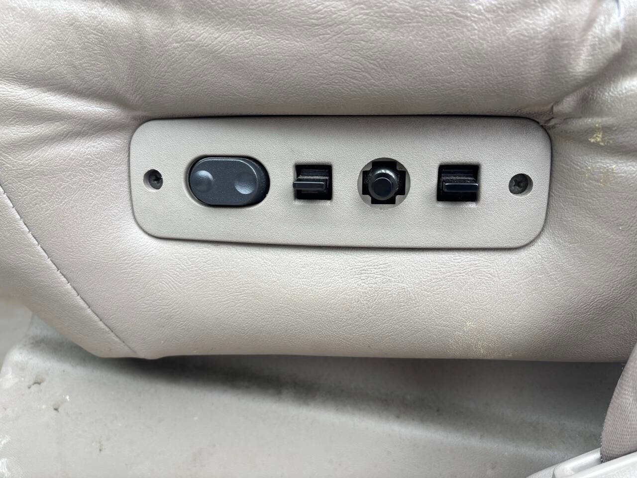 Used 1997 Chevrolet Tahoe 4WD w/ Preferred Equipment Group 3 image 27